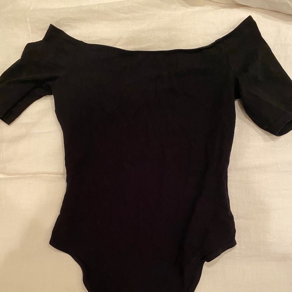 Black off the shoulder bodysuit - Picture 1 of 3